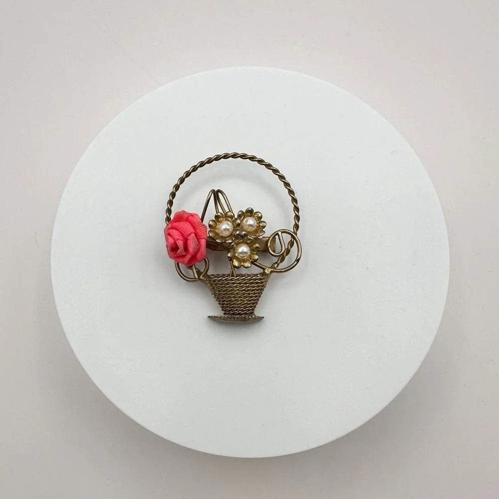 Vintage Y2K Pink Rose Faux Pearl Floral Basket Brooch Pin Gold Tone 90s